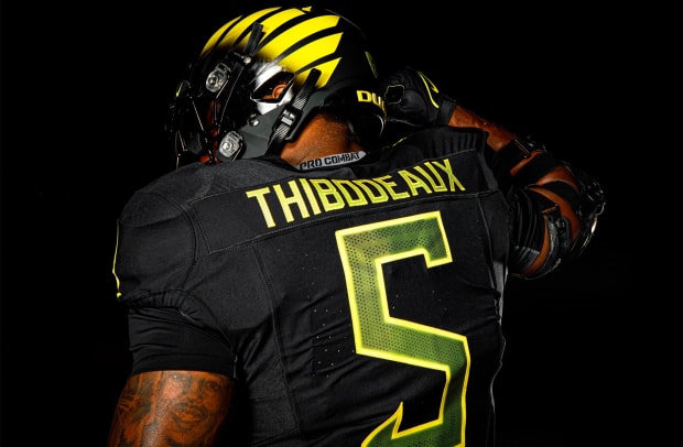 kayvon-thibodeaux-uniforms-vs-california.jfif